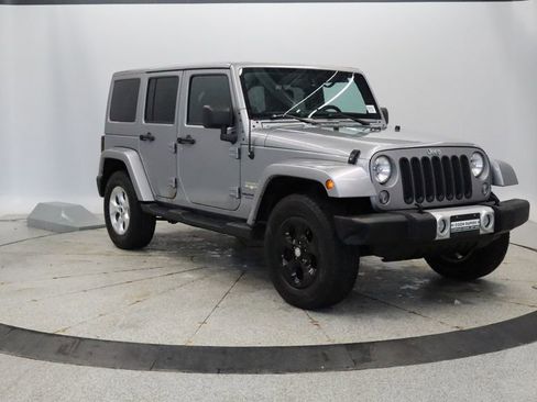 Used 2014 Jeep Wrangler Unlimited Sahara w/ Connectivity Group AWD/4WD image 7