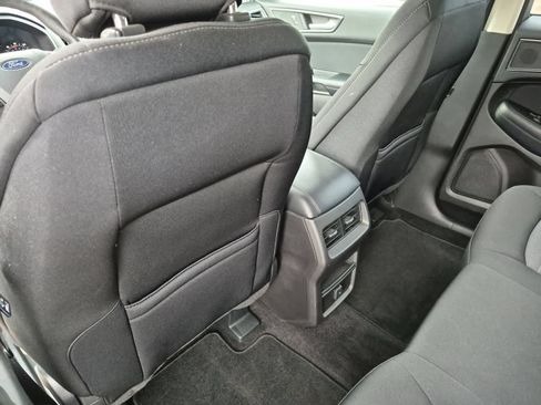 Used 2018 Ford Edge SE FWD image 17