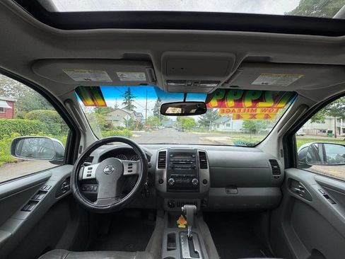 Used 2011 Nissan Frontier SL w/ Moonroof Pkg AWD/4WD image 11