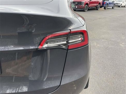 Used 2025 Tesla Model Y Long Range image 33