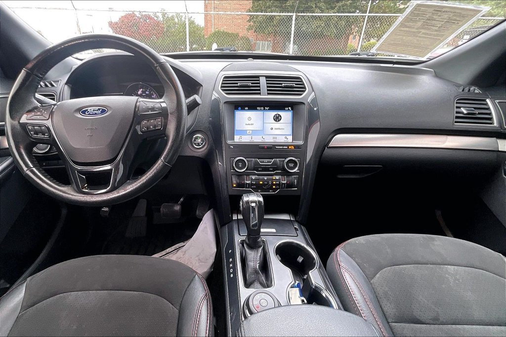 Used 2018 Ford Explorer XLT w/ Equipment Group 202A AWD/4WD image 14