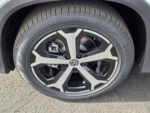 New 2026 Volkswagen Tiguan SE FWD image 5