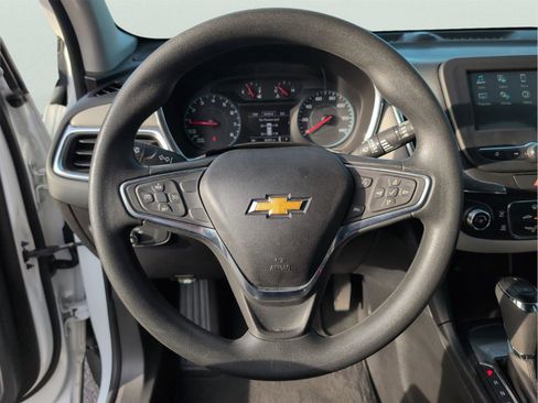 Used 2018 Chevrolet Equinox LS image 49