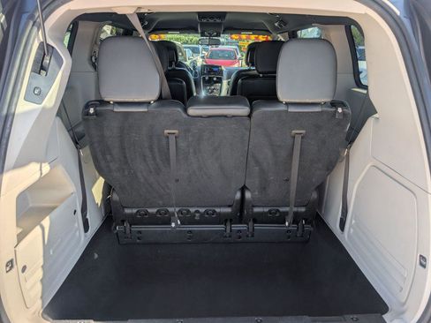 Used 2018 Dodge Grand Caravan SXT image 12