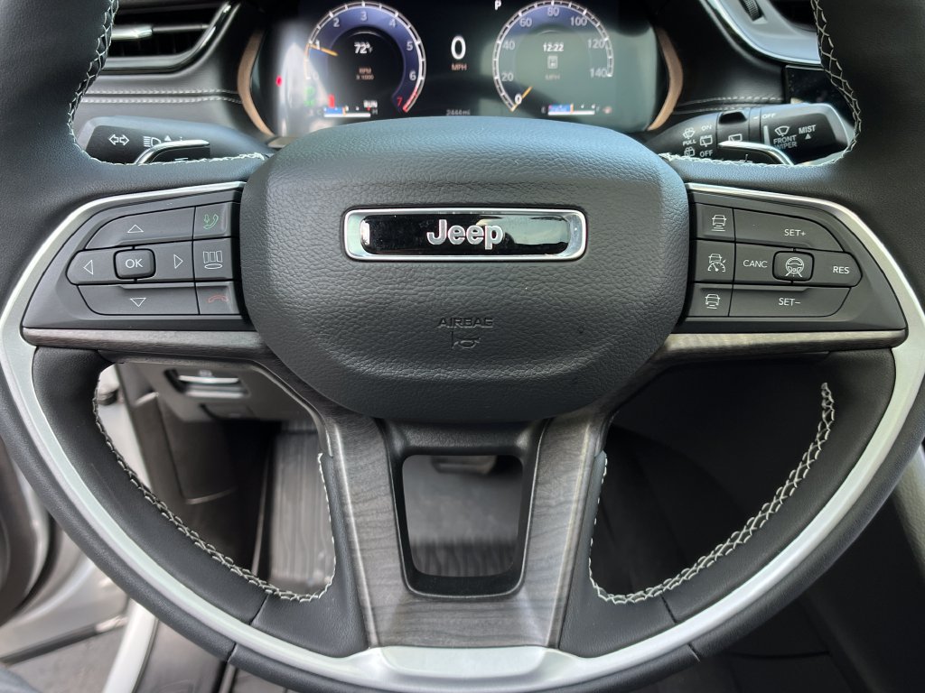 Used 2026 Jeep Grand Cherokee Limited w/ Limited Altitude Package AWD/4WD image 14