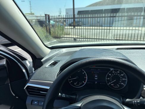 Used 2025 Nissan Altima 2.5 SV FWD image 39