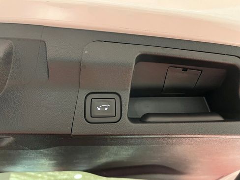 Certified 2023 GMC Acadia SLE w/ Driver Convenience Package image 23