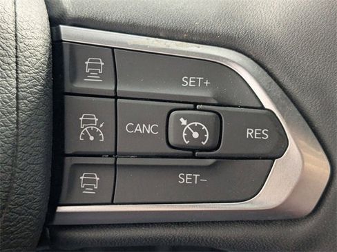 Used 2023 Jeep Compass Limited image 16