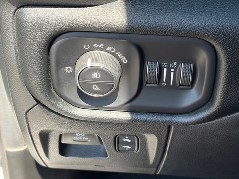 Used 2022 RAM 1500 Laramie w/ Sport Appearance Package AWD/4WD image 18