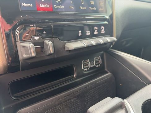 Used 2022 RAM 1500 Laramie AWD/4WD image 19