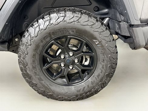 Used 2024 Jeep Wrangler Unlimited AWD/4WD image 28