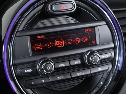 Used 2015 MINI Cooper 4-Door Hardtop FWD image 14