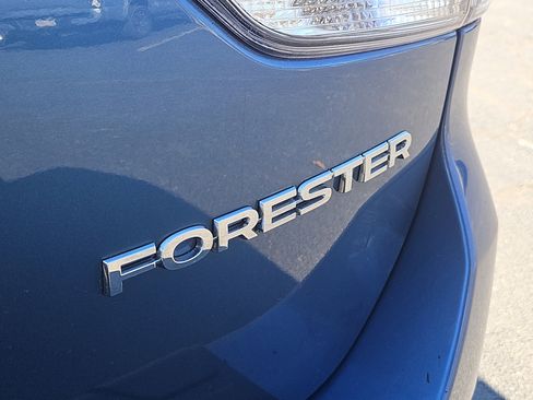 Used 2022 Subaru Forester Premium AWD/4WD image 5