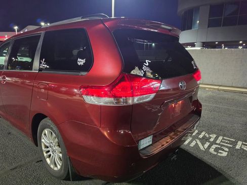 Used 2013 Toyota Sienna XLE FWD image 7
