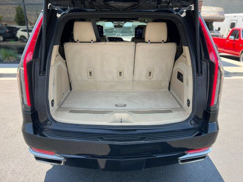 Used 2021 Cadillac Escalade Premium Luxury AWD/4WD image 34