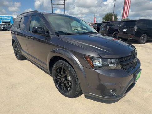 Used 2019 Dodge Journey SE w/ Premium Group FWD image 2