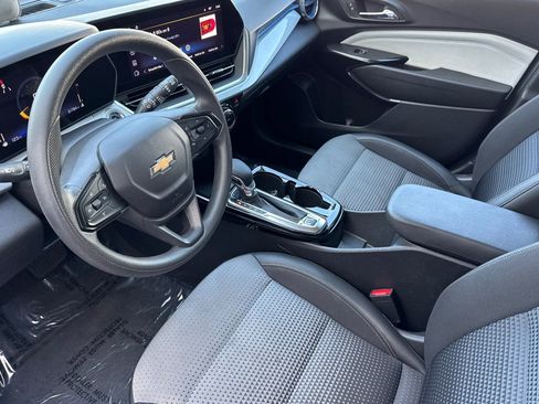 Used 2024 Chevrolet Trax LT FWD image 10