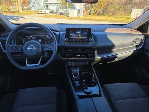 Used 2023 Nissan Rogue SV image 26