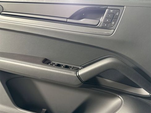 New 2025 Porsche Cayenne GTS image 33