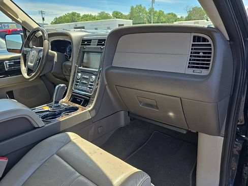 Used 2015 Lincoln Navigator 4WD image 45