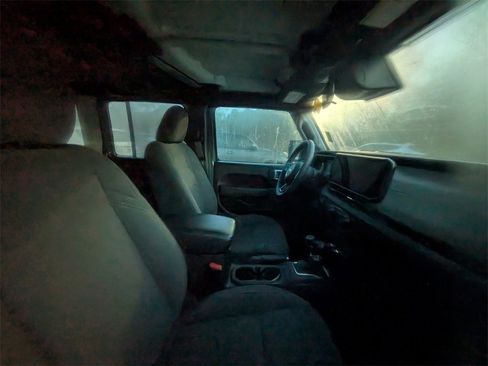 Used 2024 Jeep Wrangler Unlimited image 9