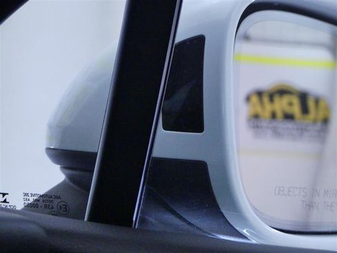 Used 2018 Porsche Macan image 23