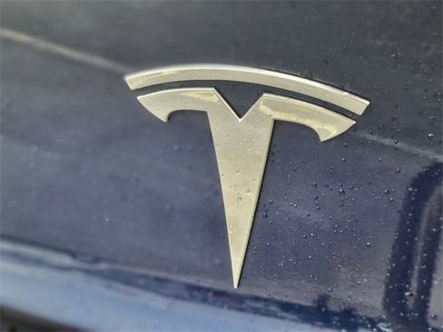 Used 2023 Tesla Model 3 Standard Range image 5
