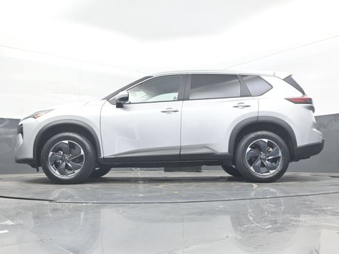 Used 2025 Nissan Rogue SV AWD/4WD image 24
