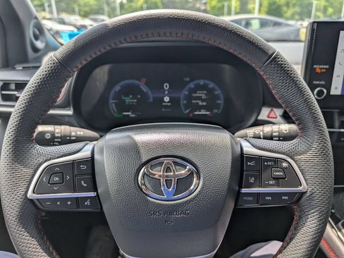 Used 2025 Toyota Sienna XSE w/ XSE Plus Package AWD/4WD image 30