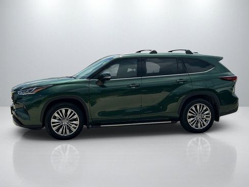 Used 2024 Toyota Highlander Platinum image 8