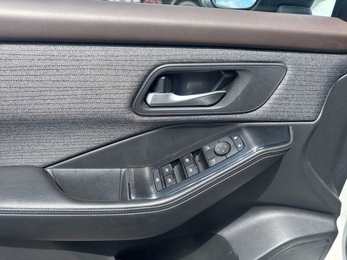 Used 2021 Nissan Rogue SV image 8