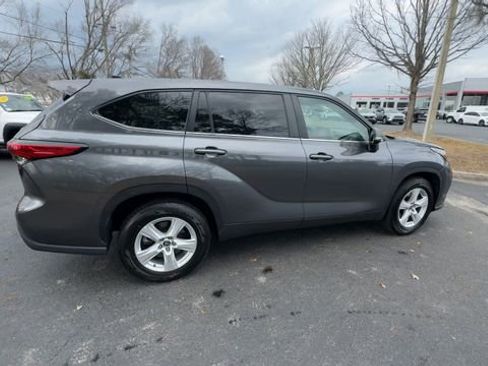 Used 2024 Toyota Highlander LE image 17