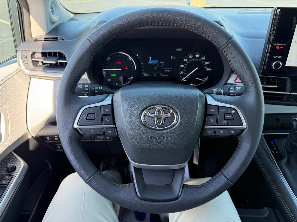 Certified 2026 Toyota Sienna XLE AWD/4WD image 16