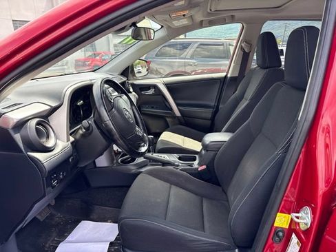 Used 2017 Toyota RAV4 XLE AWD/4WD image 9