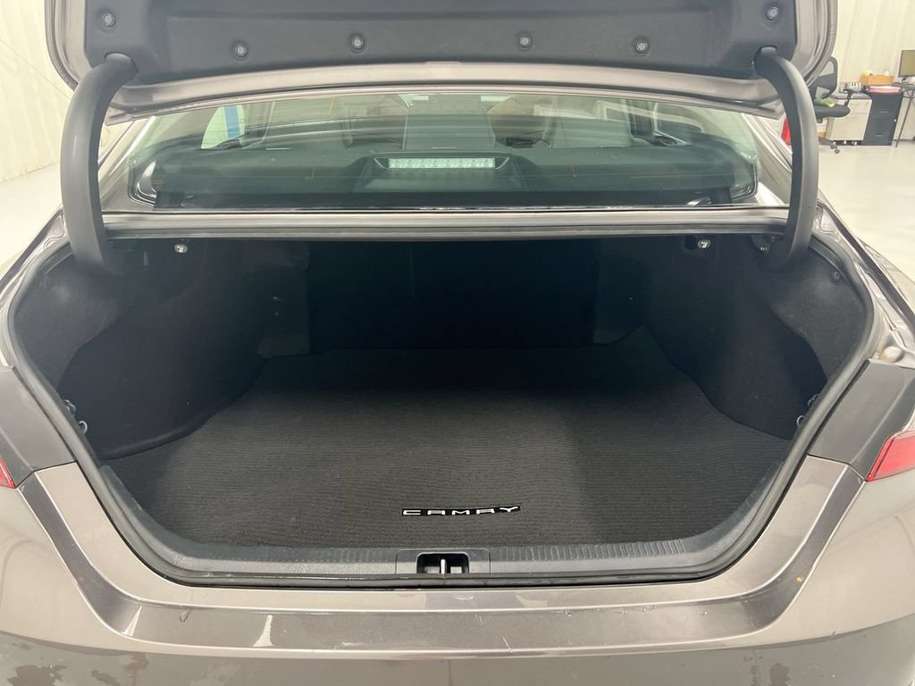 Used 2022 Toyota Camry SE FWD image 23