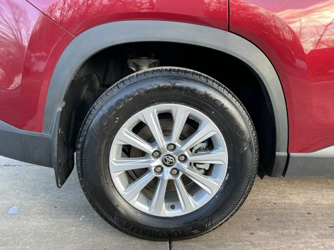 Certified 2024 Toyota Grand Highlander XLE image 28