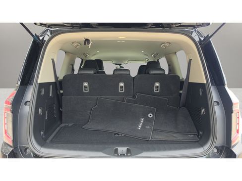 Used 2025 Nissan Armada SV AWD/4WD image 18