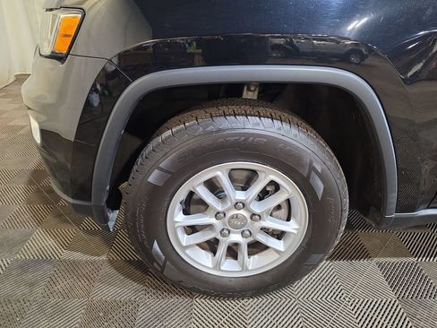 Used 2019 Jeep Grand Cherokee Laredo w/ Security & Convenience Group AWD/4WD image 18