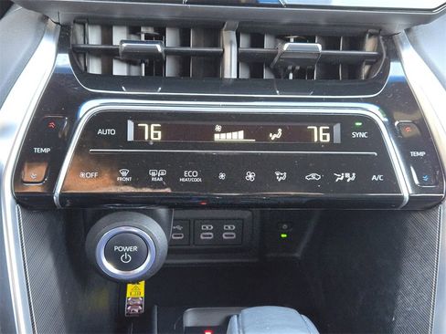 Used 2023 Toyota Venza XLE image 21