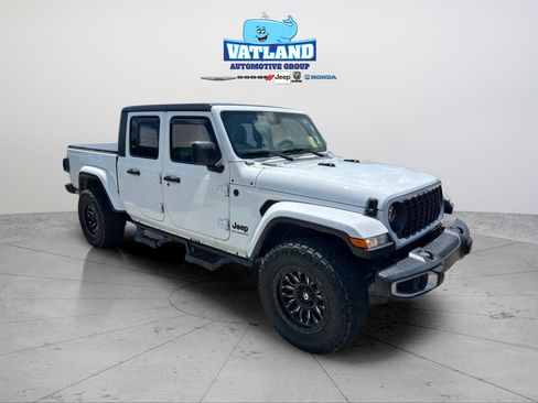 Used 2024 Jeep Gladiator Sport AWD/4WD image 7