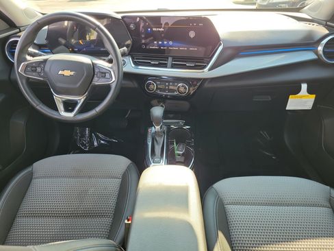 Used 2025 Chevrolet Trax LT w/ Driver Confidence Package FWD image 9