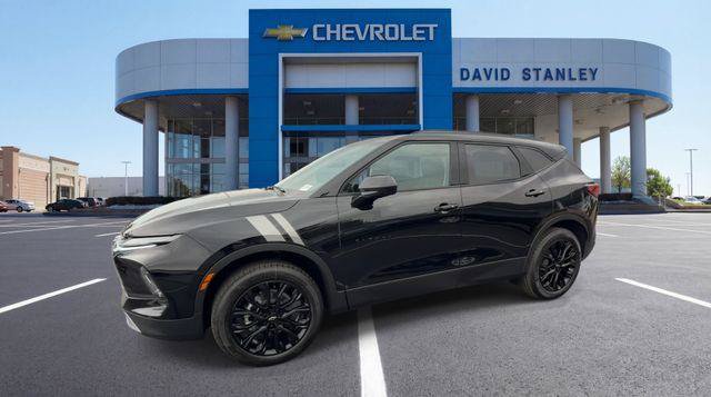 New 2026 Chevrolet Blazer LT w/ LPO, Black Sport Package FWD image 4