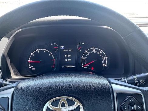 Used 2020 Toyota 4Runner SR5 AWD/4WD image 17