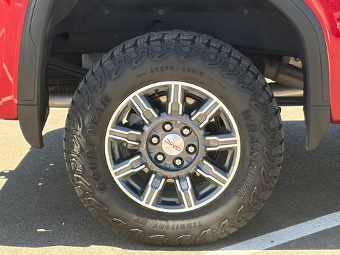 Used 2024 GMC Sierra 1500 AT4 w/ Technology Package image 10