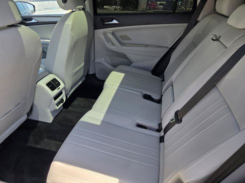 Used 2023 Volkswagen Tiguan SE AWD/4WD image 26