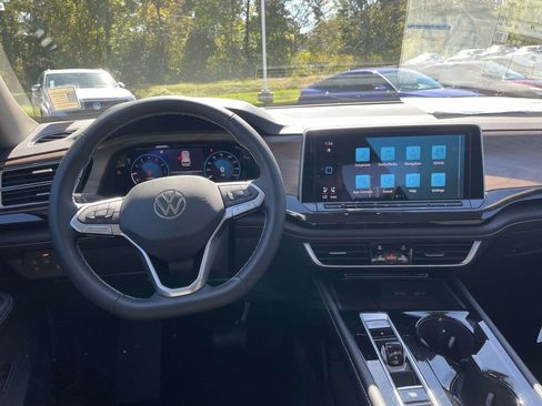New 2026 Volkswagen Atlas SE FWD image 13