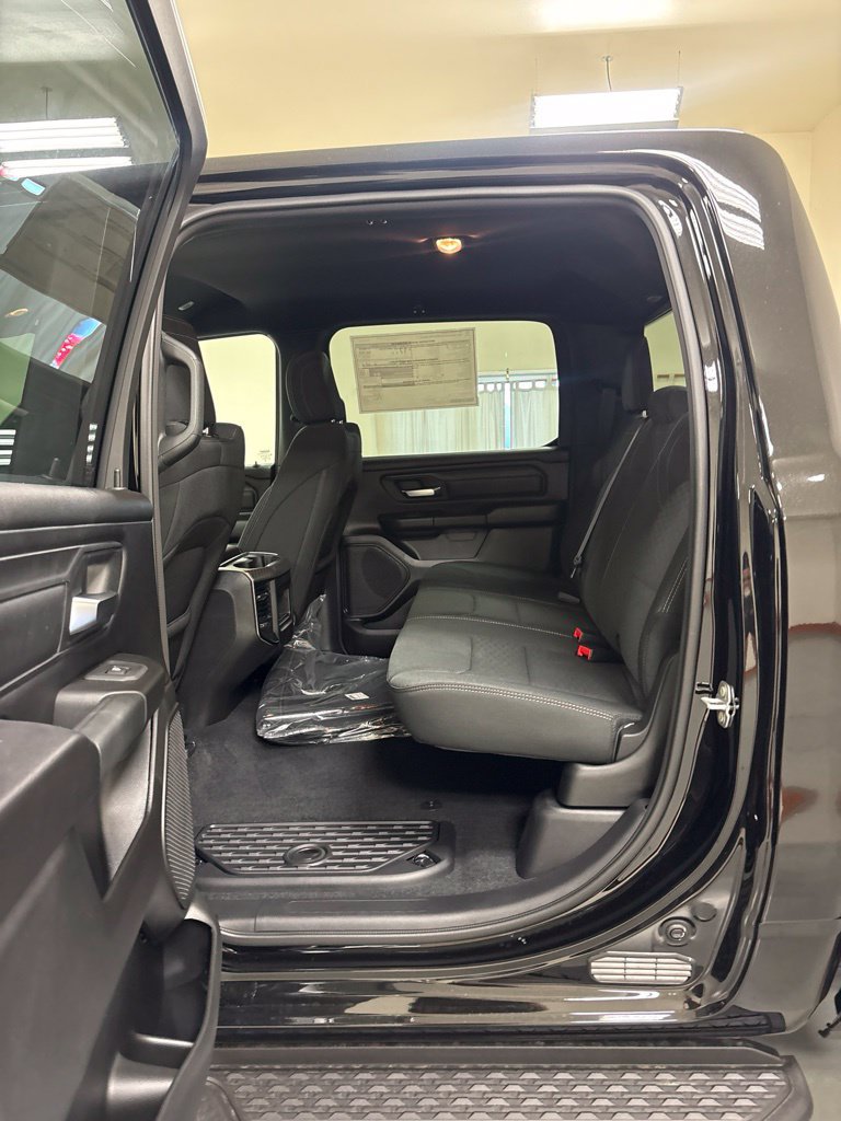 New 2027 RAM 1500 Express AWD/4WD image 21
