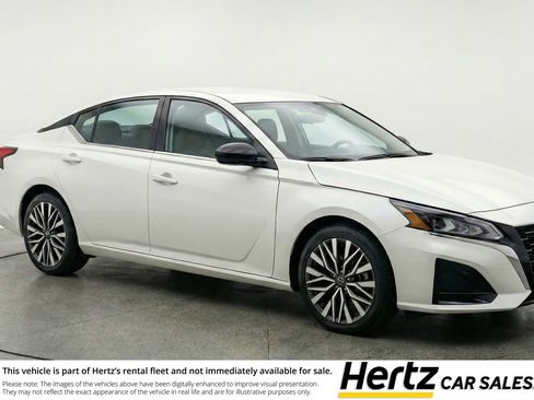 Used 2025 Nissan Altima 2.5 SV image 1