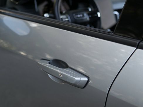 Used 2025 GMC Acadia Elevation image 40