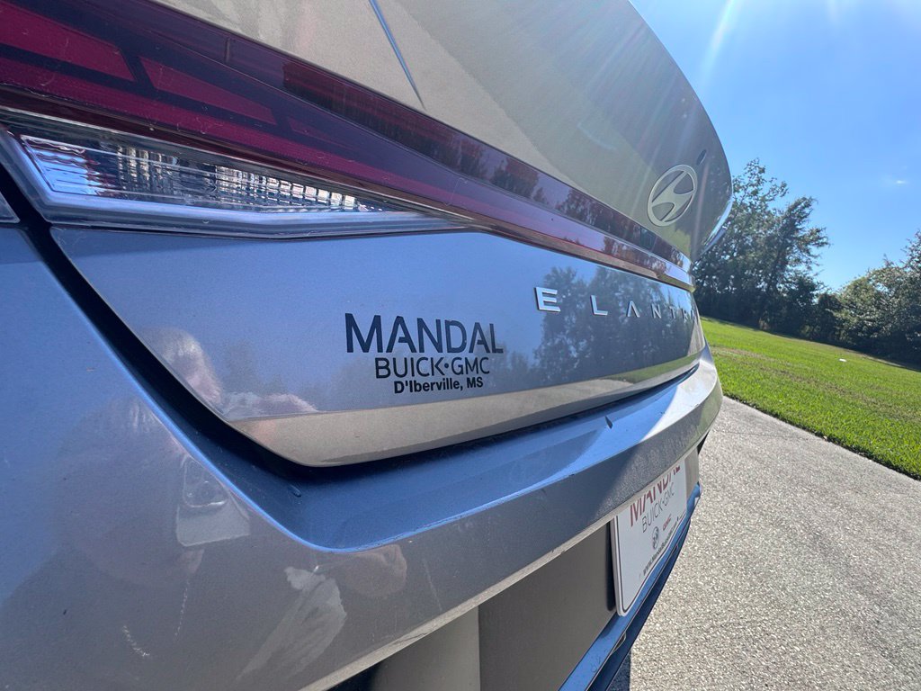Used 2025 Hyundai Elantra SEL FWD image 19